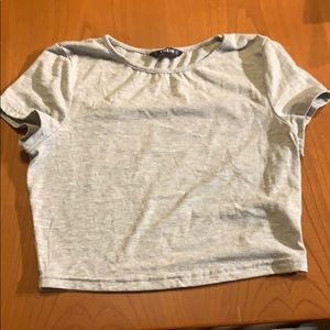 Grey cropped tee shirt